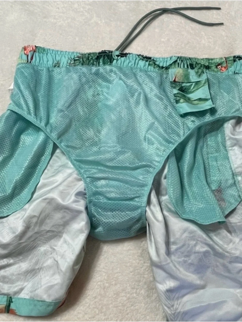 Old Navy Men's Flamingo Tropical Swim Trunks Size L Resort Wear Beachside Aloha